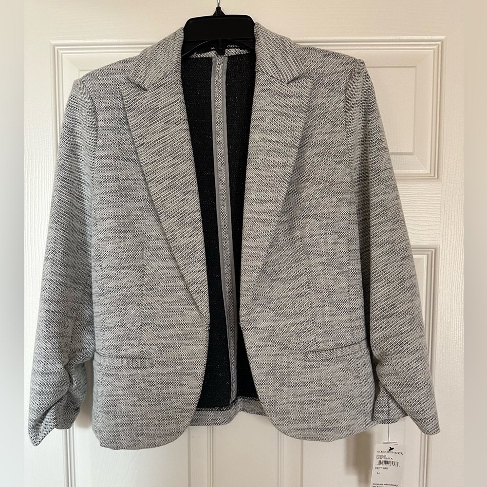 amanda and chelsea blazer size M